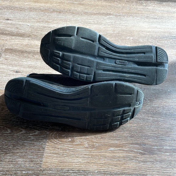 Pumas : need insoles. Sold as is - Picture 5 of 5